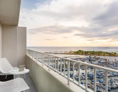 Stylish King Studio Near Beach and Marina Views | The Modern htn